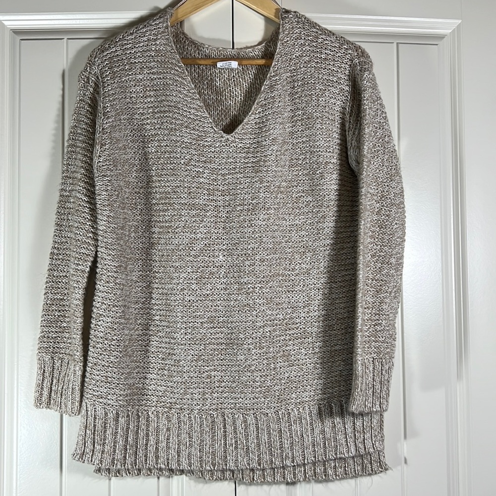 Essentials by Full Tilt V-Neck Sweater - Women’s M